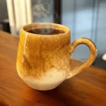 مج فخار أصفر