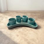 ⁦طقم 4 أكواب فخار+صنية⁩ - الصورة ⁦2⁩